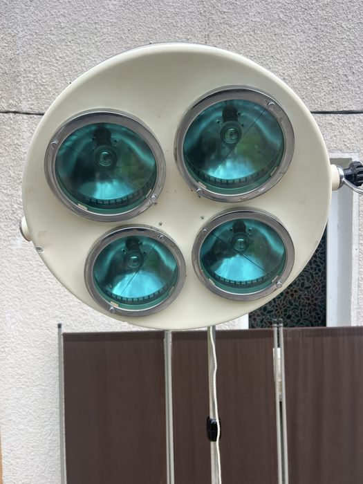 Продавам лампа операционна