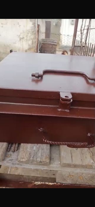 Стильная напольная подставка для цветов