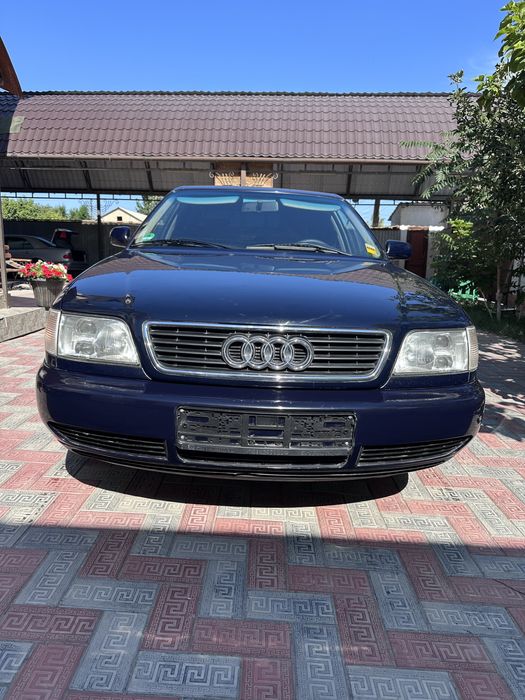 Автомобиль Ауди А6 С4 2,6 свежая.