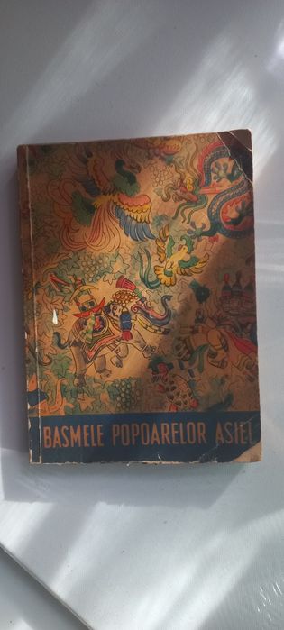 Carte rara 1962 "Basmele poapoarelor Asiei"