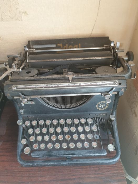 Пишещи машини РАЗПРОДАЖБА  Адлер, Континентал,Ерика, Идеал,Триумф