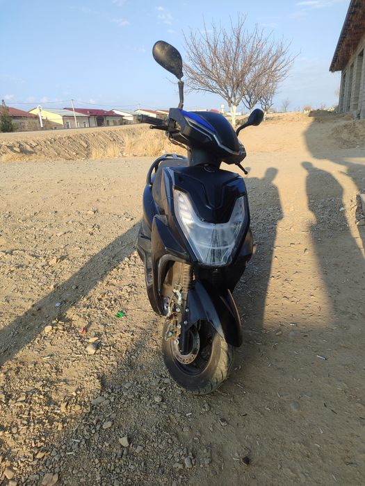 Cavalo benzinli skuter sotiladi