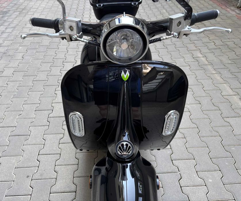 MOTORETTA Plus 2000W с куфар • 2 батерии • Гаражна, на 4000 км