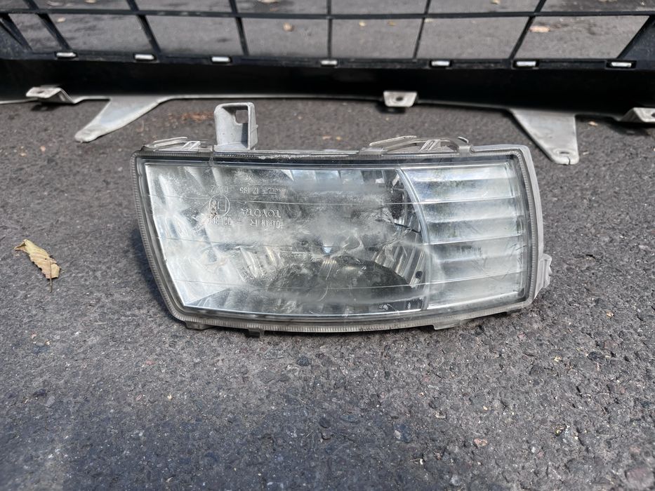 Продам фару тойота эстима