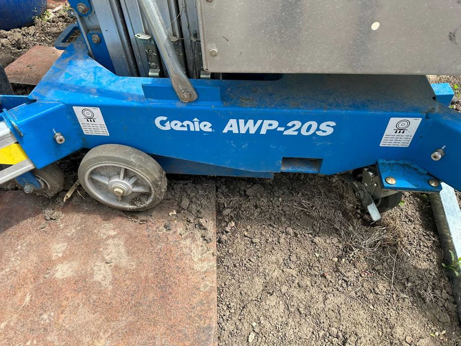 Genie AWP-20S – Персонален вертикален подемник - използван