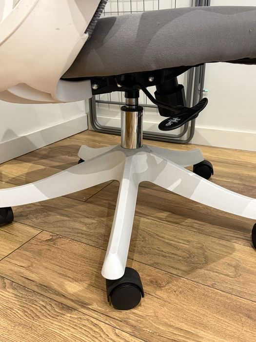 Кресло/ стул на колесиках