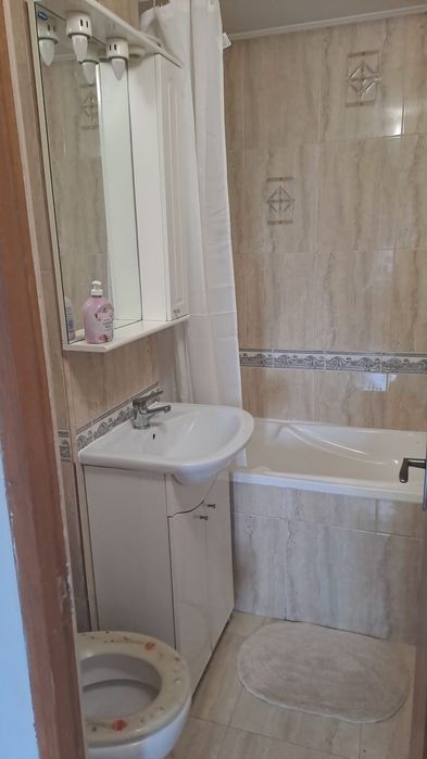 Închiriez Apartament  micro 9 str General Matei Vlădescu et 2