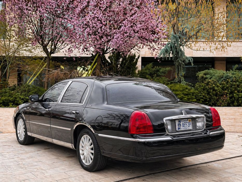 Lincoln Town Car 4.6l V8 242 cp