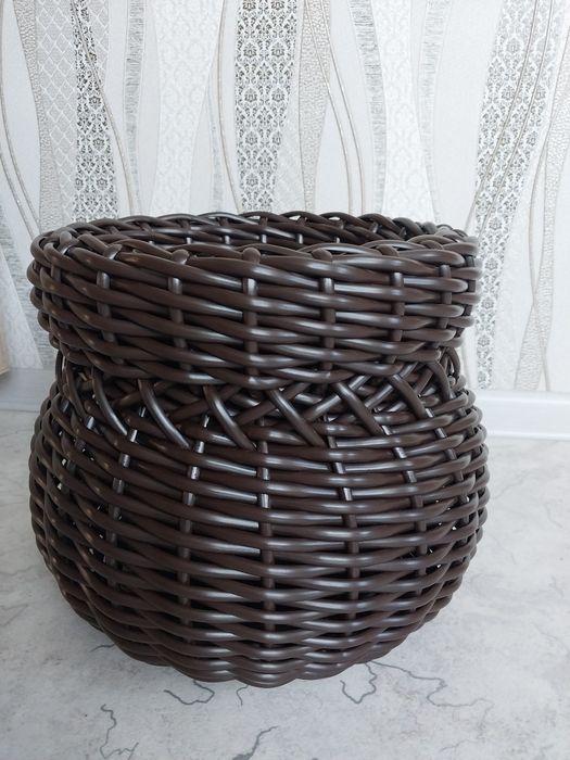 Плетённые кашпо.