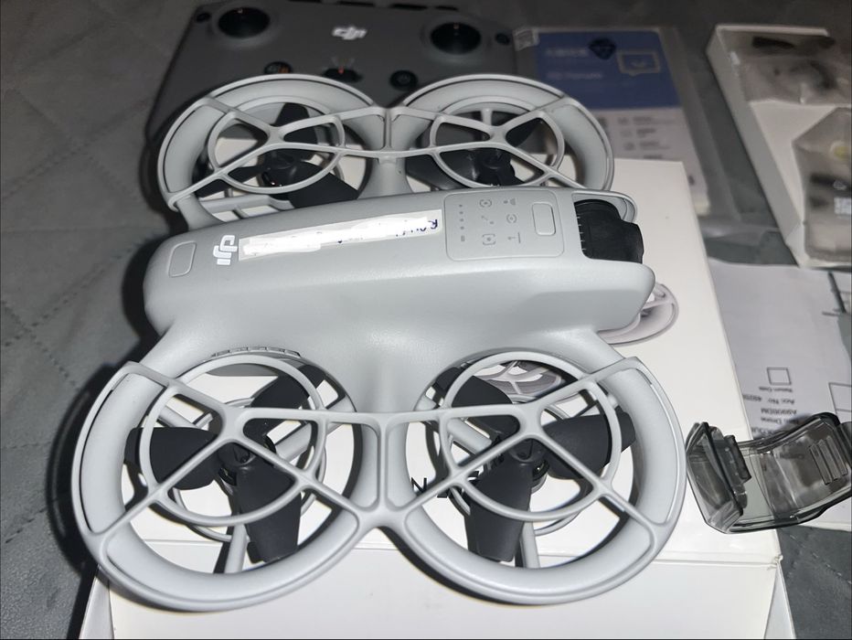 Vand drona DJI Neo + controller, ca noua, putin folosita, 10 incarcari