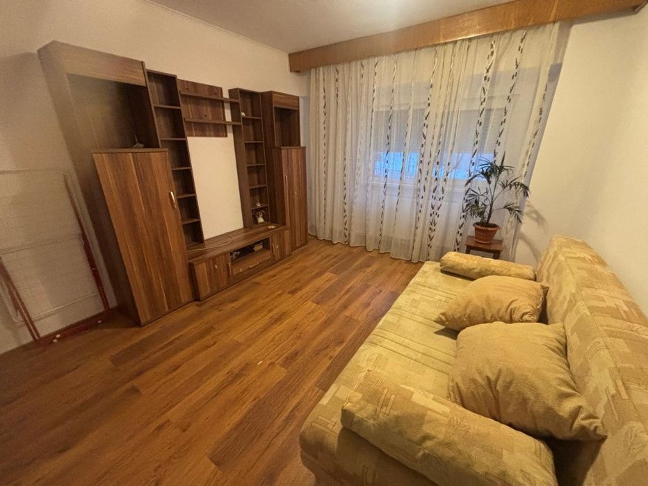 Inchiriez apartament cu 3 camere la 1 minut de Colina
