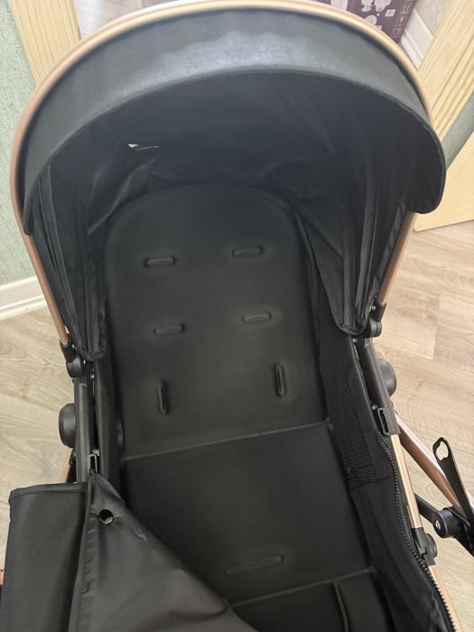 Почти новая коляска bebecoo