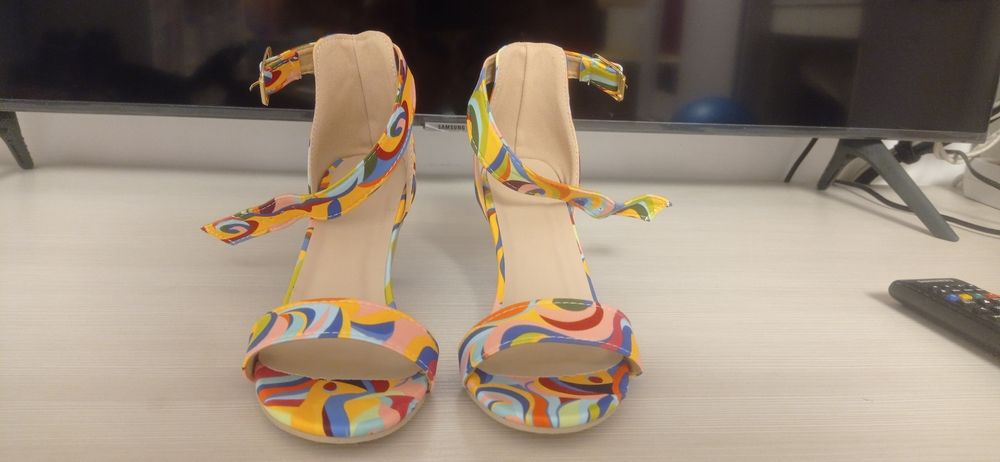 Sandale elegante cu toc