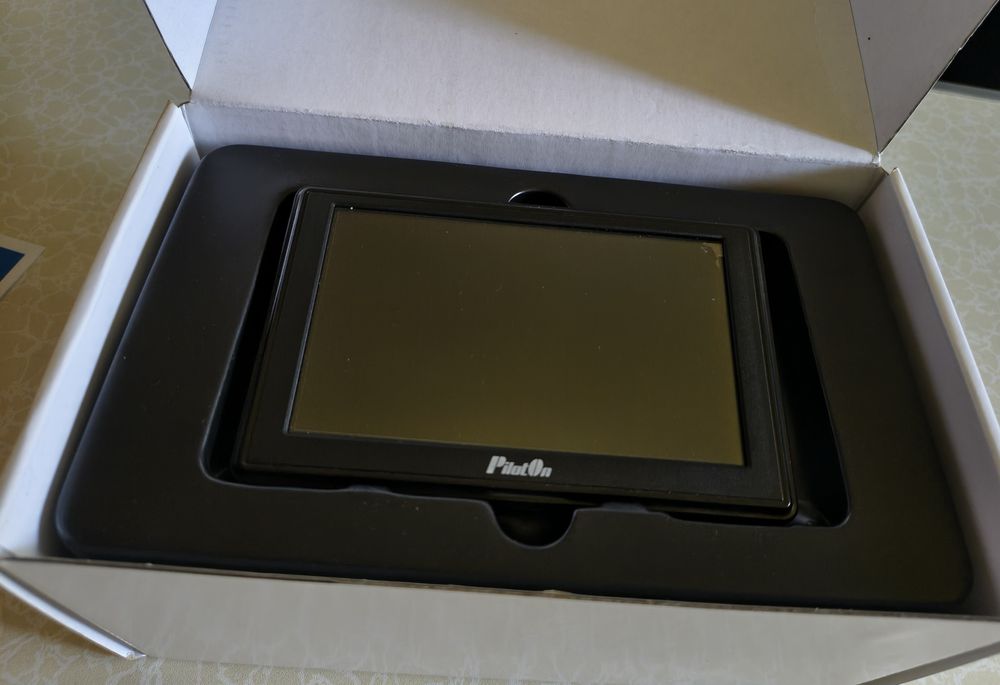 GPS Piloton ecran 5" ,ca nou,în garanție