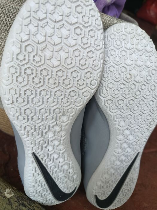 Converse Chuck Taylor 37/Nike Mercurial Pro 35