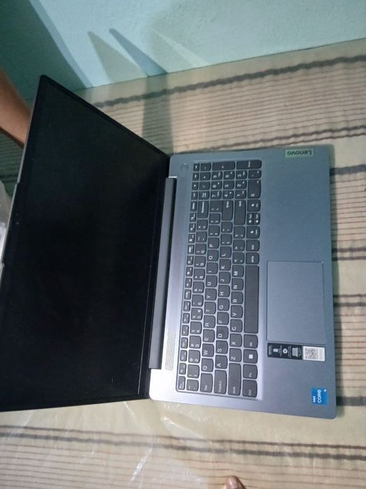 Lenovo noutbook sotiladi