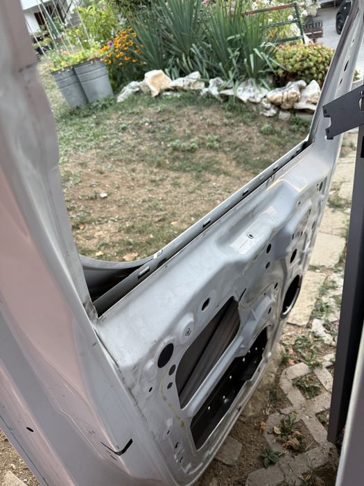 Ударена предна лява врата за Тойота Проейс 2019