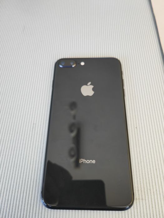 IPhone 8 Plus,64GB,87%Батерия,OS 16.7.15