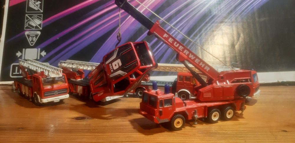 Метални пожарни .