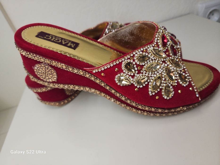 Chiroyli va qulay oyoq kiyimi