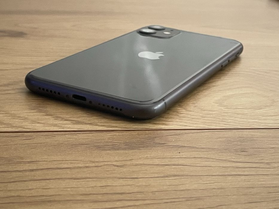 Бартер iPhone 11 64gb black 100% перфектен