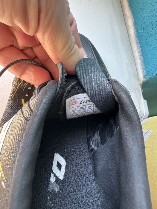 Pantofi sport/fotbal marimea 30, Loto, stare foarte buna