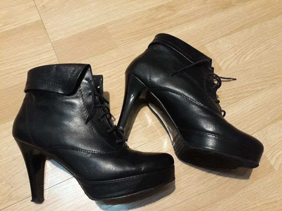 Botine din piele neagra foarte comode imblanite mărimea 38 toc 10cm