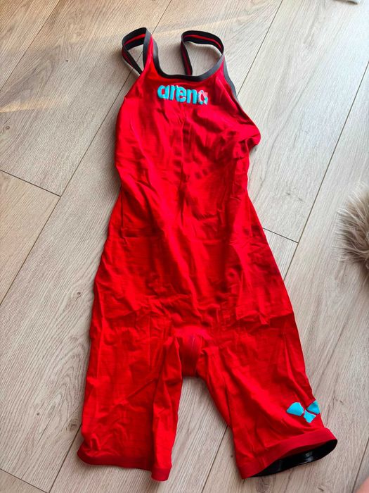 Costum inot Arena