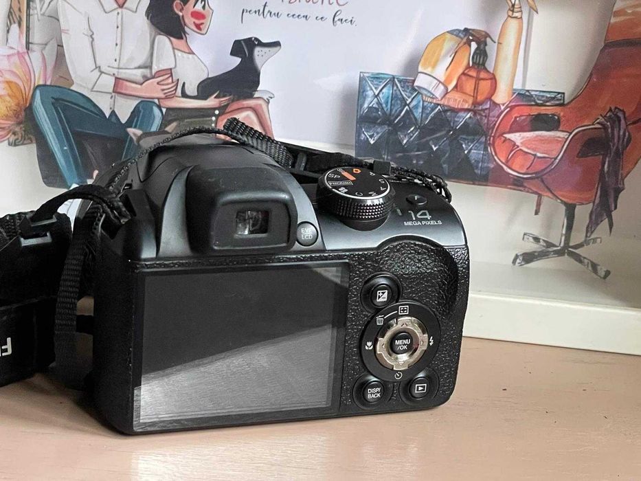 Aparat foto Fujifilm FinePix S4200 Black impecabil + card de memeori 8GB
