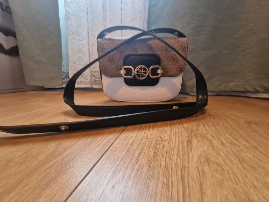 Чанта Mini Guess