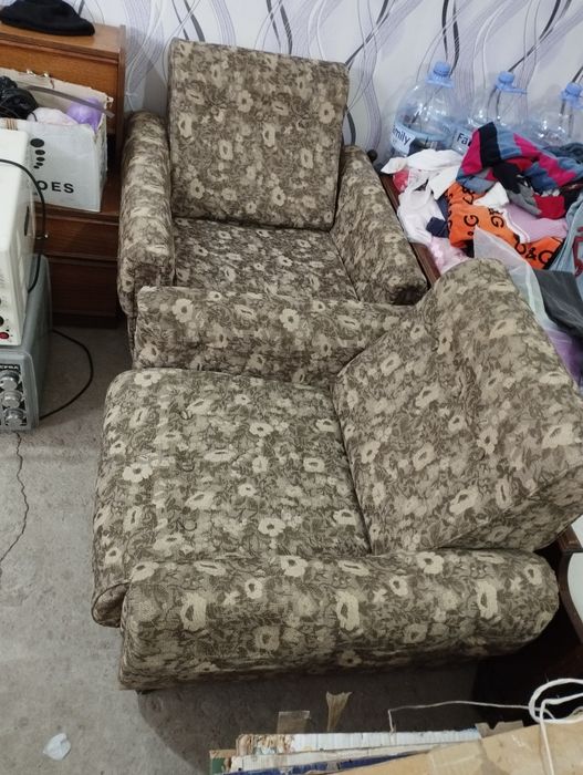 Велосипед детский, диван, трюмо