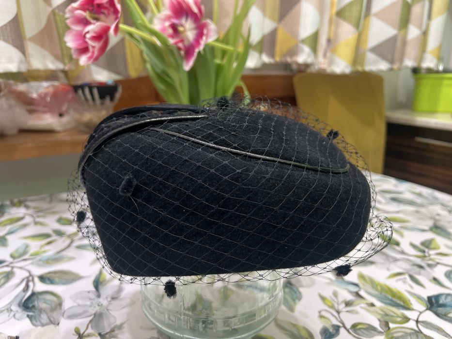 Женская шляпа с сеткой