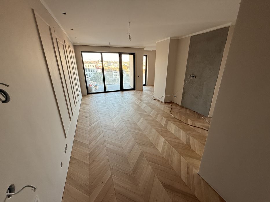 Montaj parchet, scari, plinte  (parchetar cluj, parchet herringbone, stratificat, nivelare sapa)
