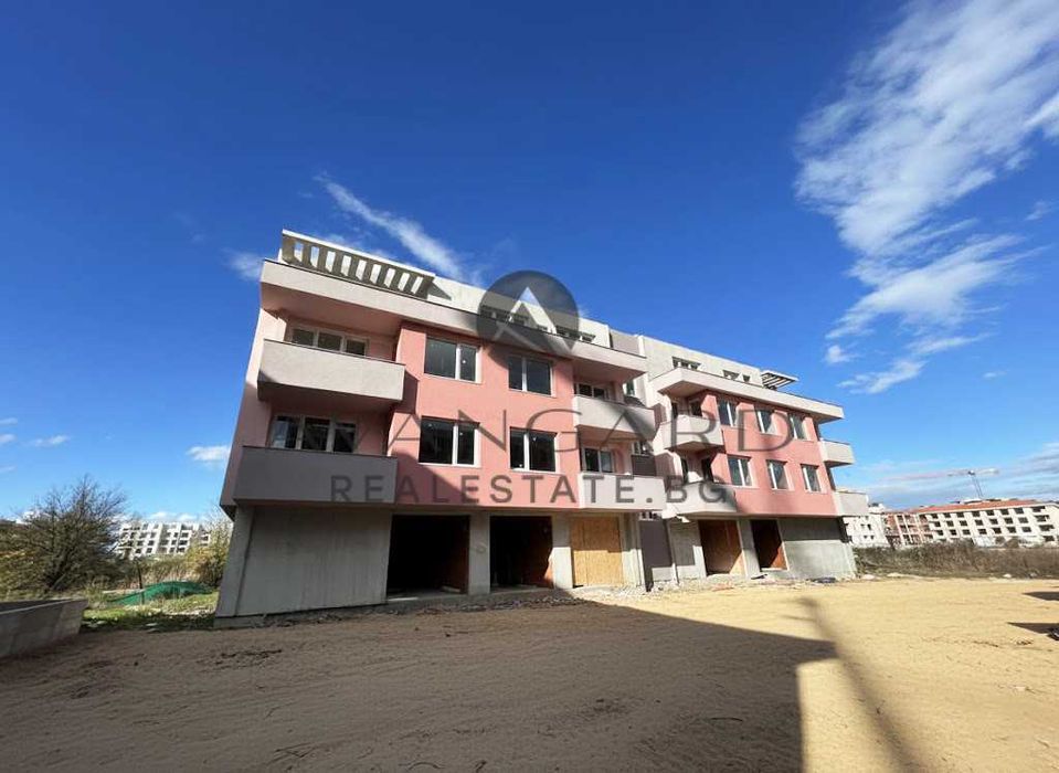 Продава се Тристаен апартамент в Пловдив, Остромила - 189 кв.м за 323 €/кв.м - Снимка #1