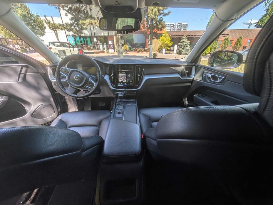 Volvo XC60 D4 Momentum Pro 2019 | Volvo On Call
