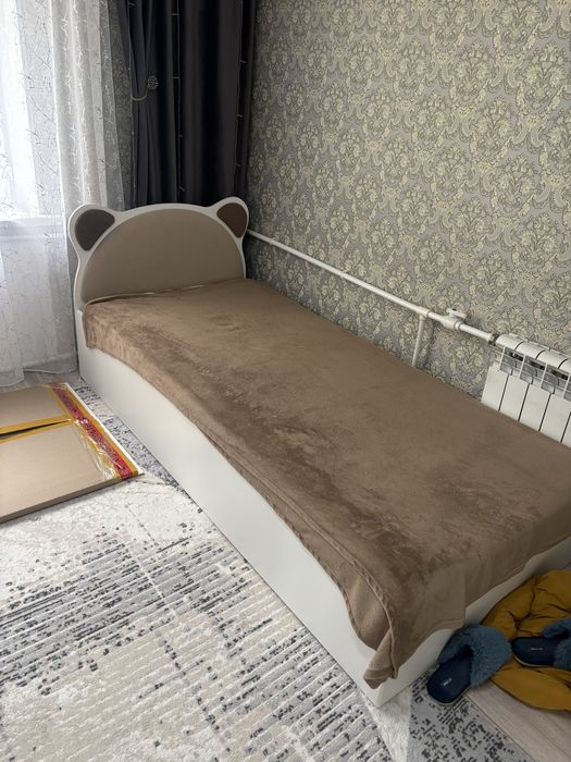 Продам кровать детскую с матрасом