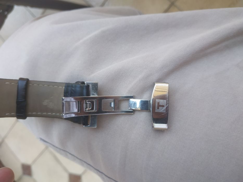 Швецарский часы срочно продам