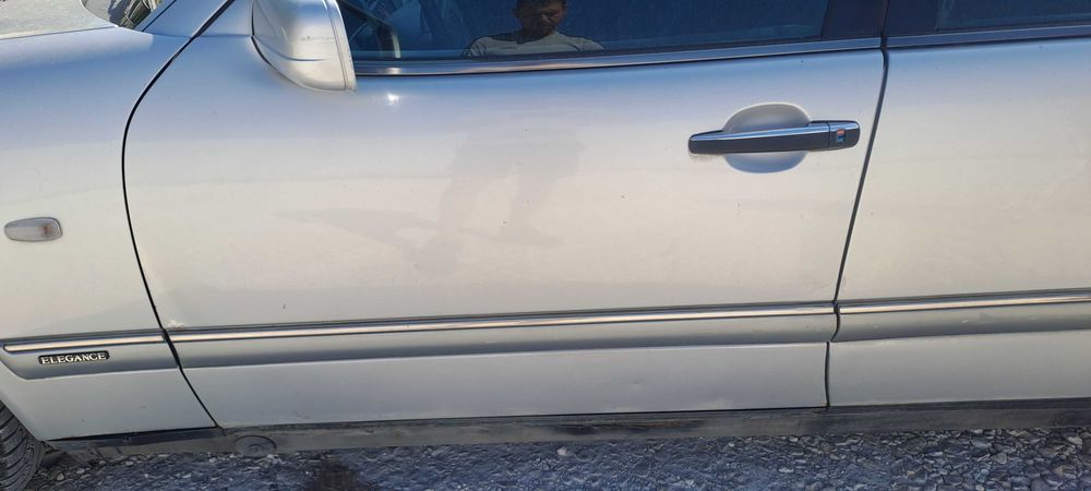 Mercedes-Benz E 200 88к.с