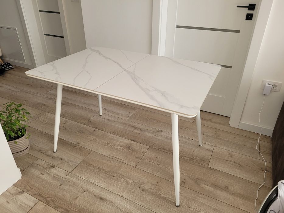 Masă extensibilă elegantă