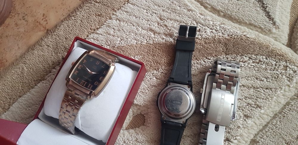 Продам часы  спутник