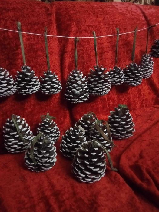 Продаю новогодние украшения " шишки "