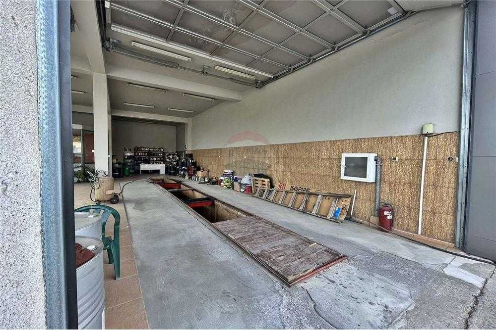 Продава се Магазин в Шумен, Промишлена зона - 170 кв.м за 1400 €/кв.м - Снимка #3