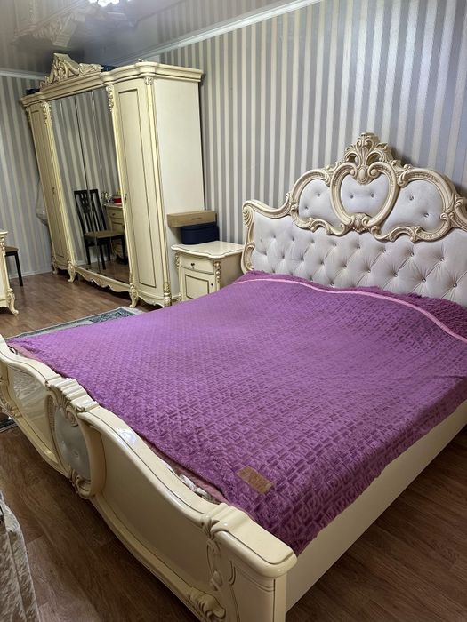 Продам спальный гарнитур