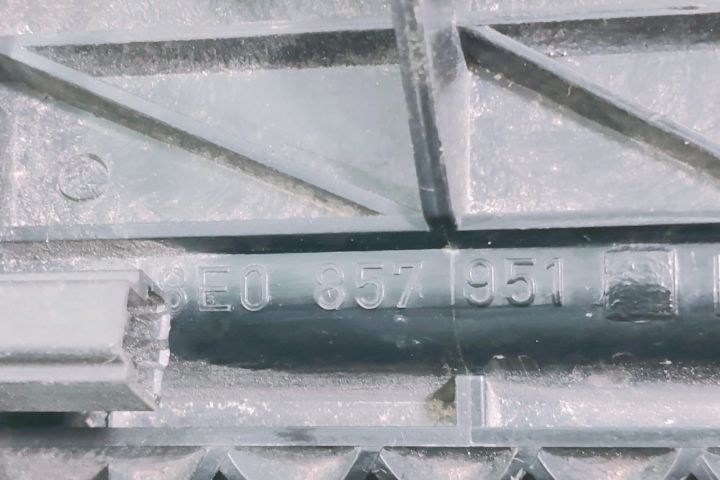 Scrumiera  8E0857951H Audi A4 B7