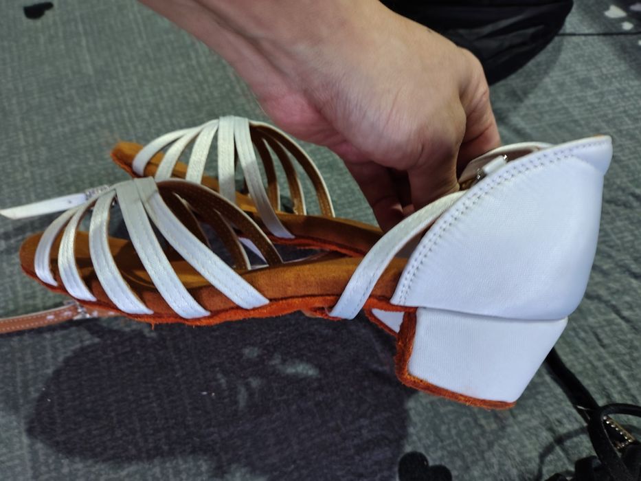 Продам туфли для бальных танцев