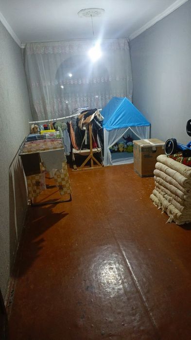 Продаётся Чирчик 2ком 4мик 3этаж