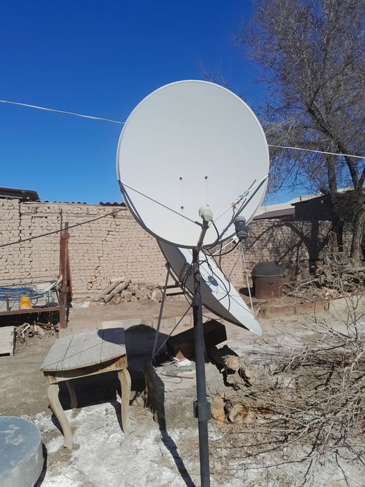 Две спутниковые антенны, большая и маленькая б/у состояние хорошее.