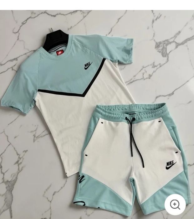 Vând pereche de Nike tech