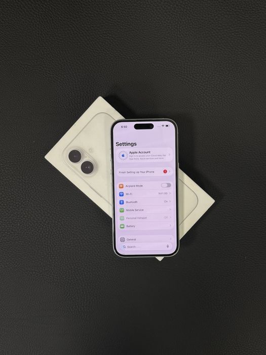 Продавам iPhone 16 5 цикъла