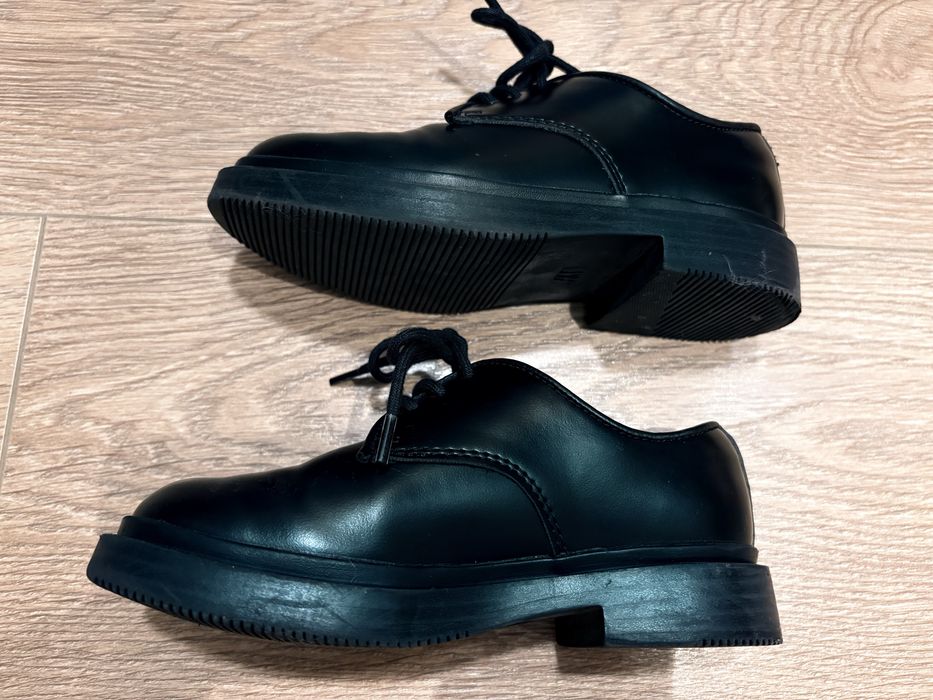 Pantofi H&M marimea 29 (180mm)